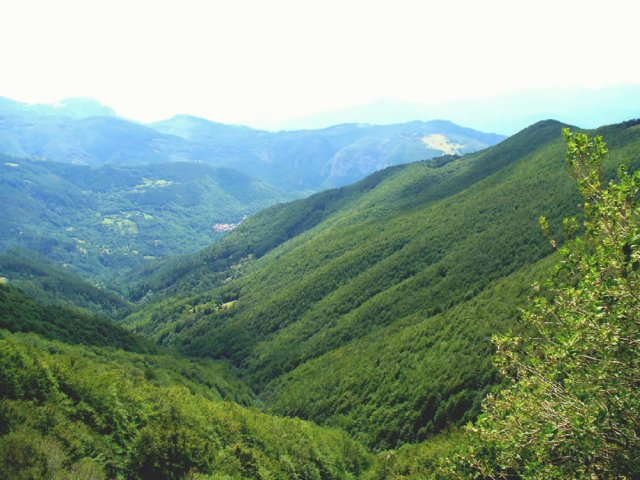 da Pradarena verso Romecchio, sullo sfondo Ripa e Metello